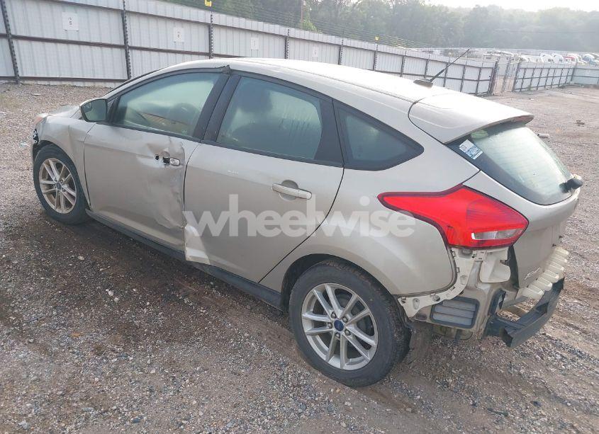 Photo 3 of 2016 Ford Focus SE (VIN 1FADP3K2XGL216532)