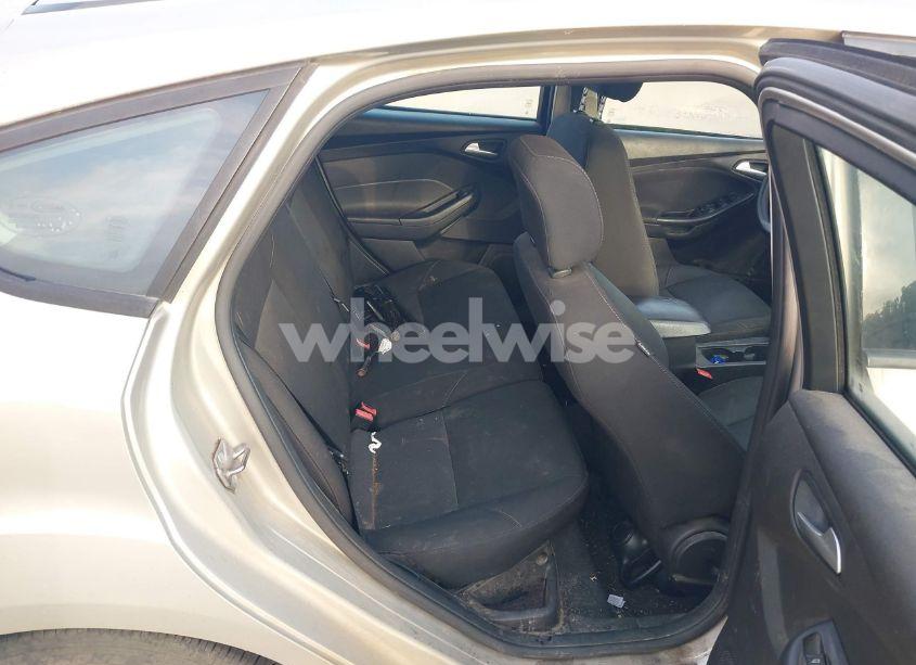 Photo 8 of 2016 Ford Focus SE (VIN 1FADP3K2XGL216532)