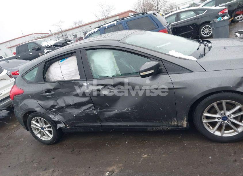 Photo 13 of 2016 Ford Focus SE (VIN 1FADP3K2XGL217633)