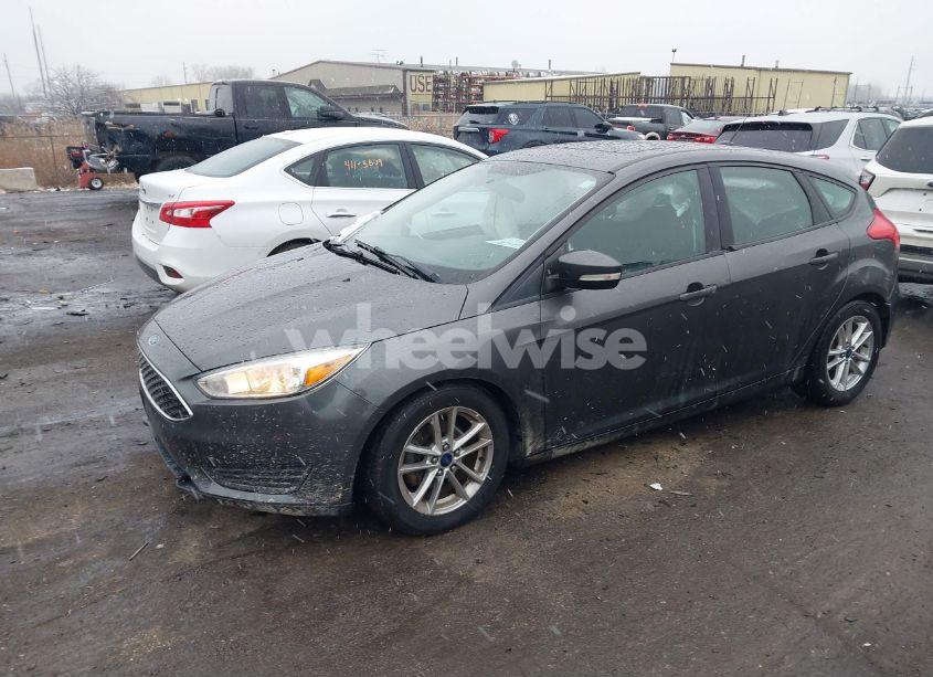 Photo 2 of 2016 Ford Focus SE (VIN 1FADP3K2XGL217633)