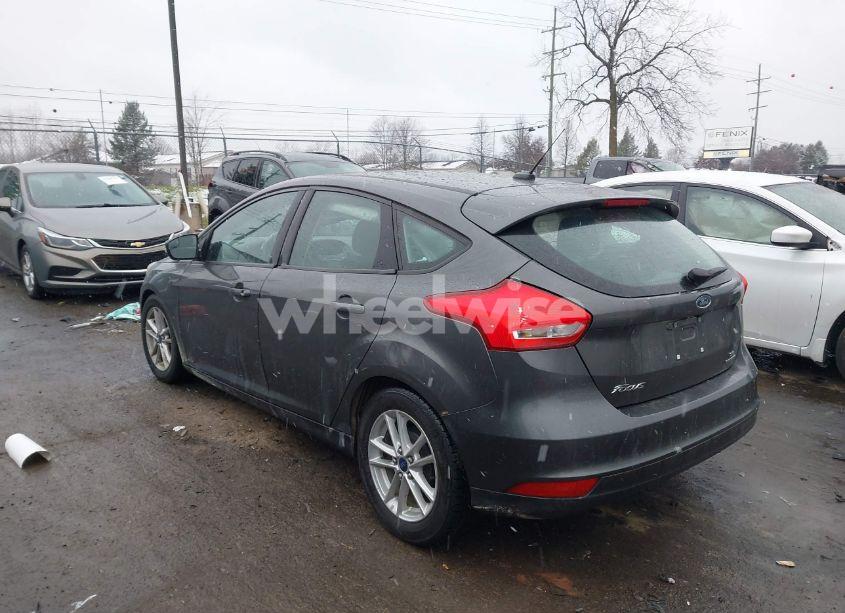 Photo 3 of 2016 Ford Focus SE (VIN 1FADP3K2XGL217633)