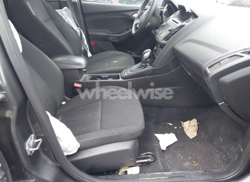 Photo 5 of 2016 Ford Focus SE (VIN 1FADP3K2XGL217633)