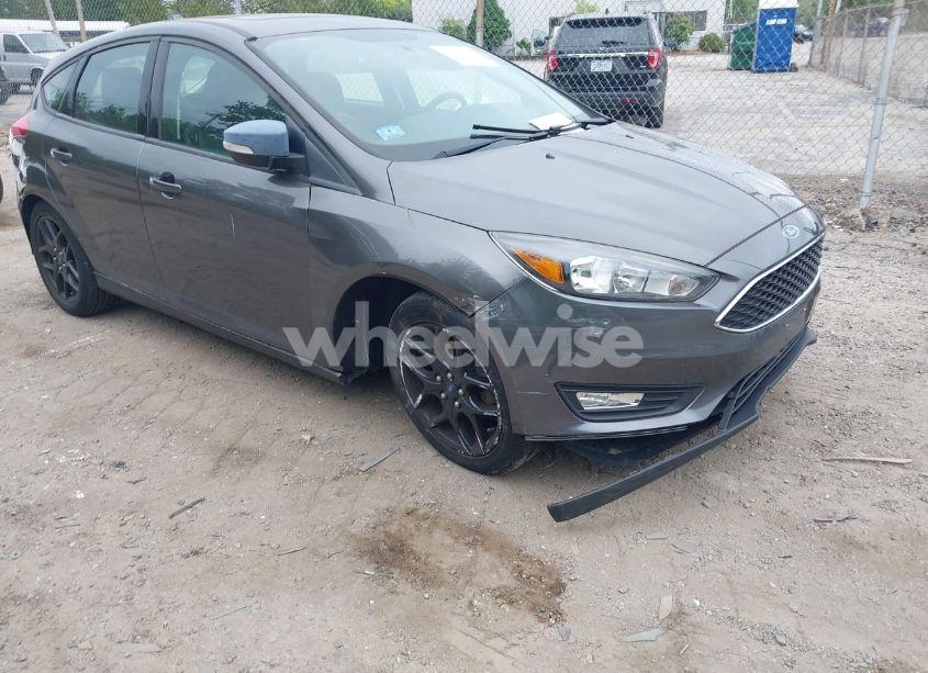 2016 Ford Focus SE (VIN 1FADP3K2XGL218717) main photo