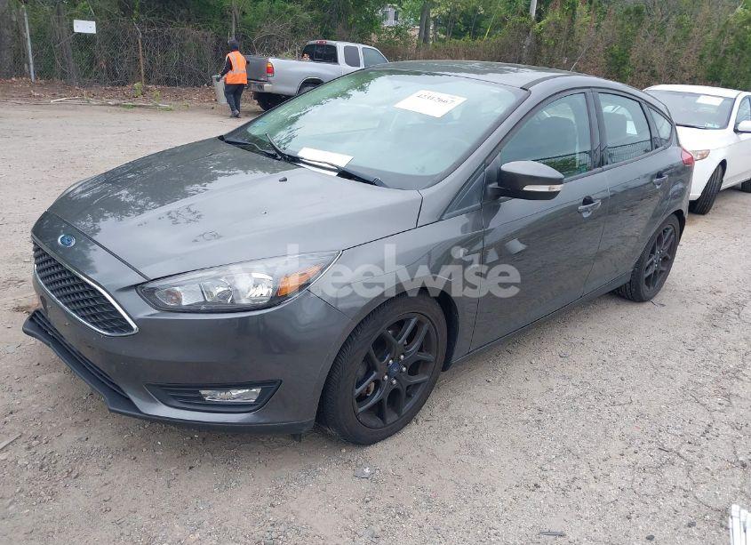Photo 2 of 2016 Ford Focus SE (VIN 1FADP3K2XGL218717)