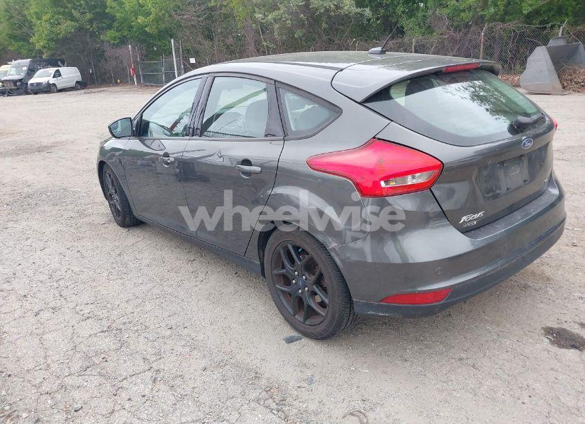 Photo 3 of 2016 Ford Focus SE (VIN 1FADP3K2XGL218717)