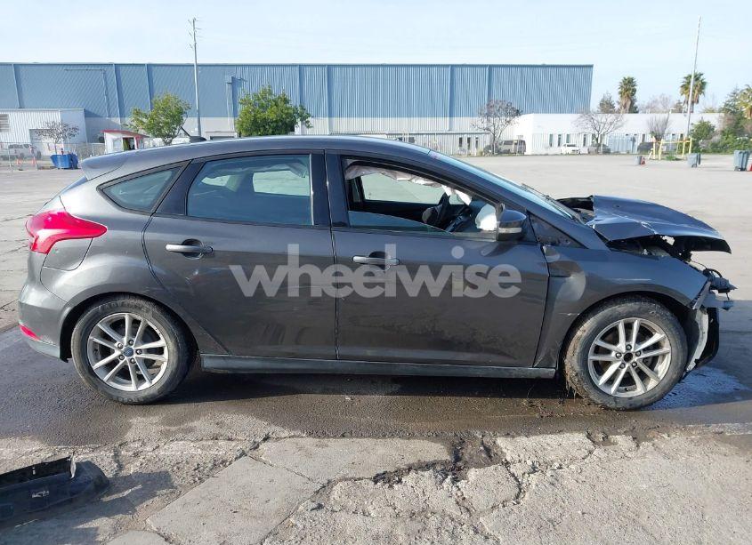 Photo 13 of 2016 Ford Focus SE (VIN 1FADP3K2XGL246873)