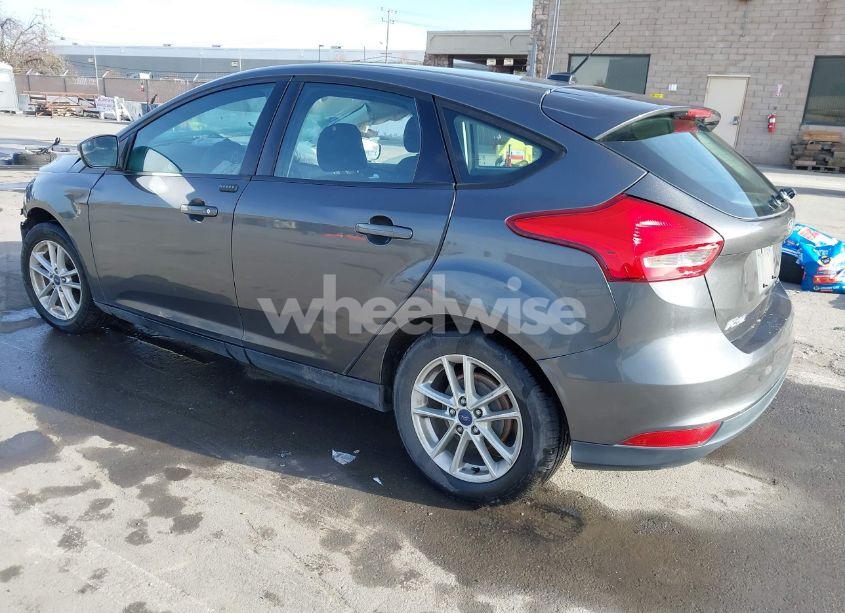 Photo 3 of 2016 Ford Focus SE (VIN 1FADP3K2XGL246873)