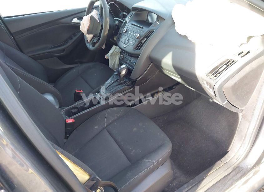 Photo 5 of 2016 Ford Focus SE (VIN 1FADP3K2XGL246873)