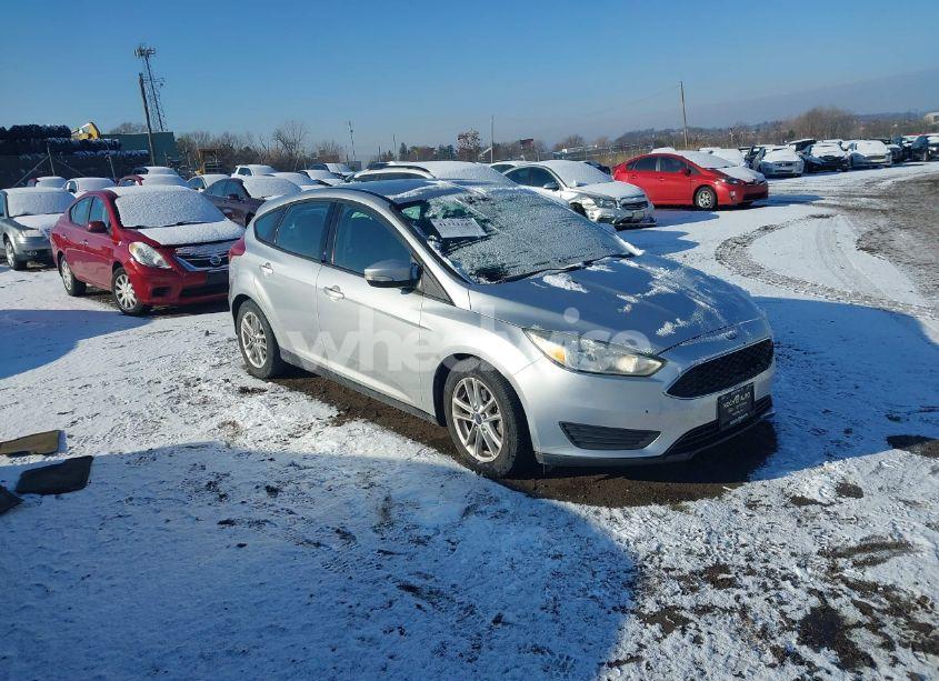 2016 Ford Focus SE (VIN 1FADP3K2XGL269120) main photo