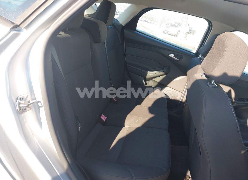 Photo 8 of 2016 Ford Focus SE (VIN 1FADP3K2XGL269120)