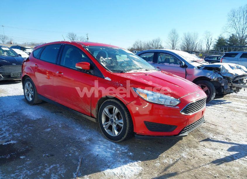 2016 Ford Focus SE (VIN 1FADP3K2XGL284751) main photo
