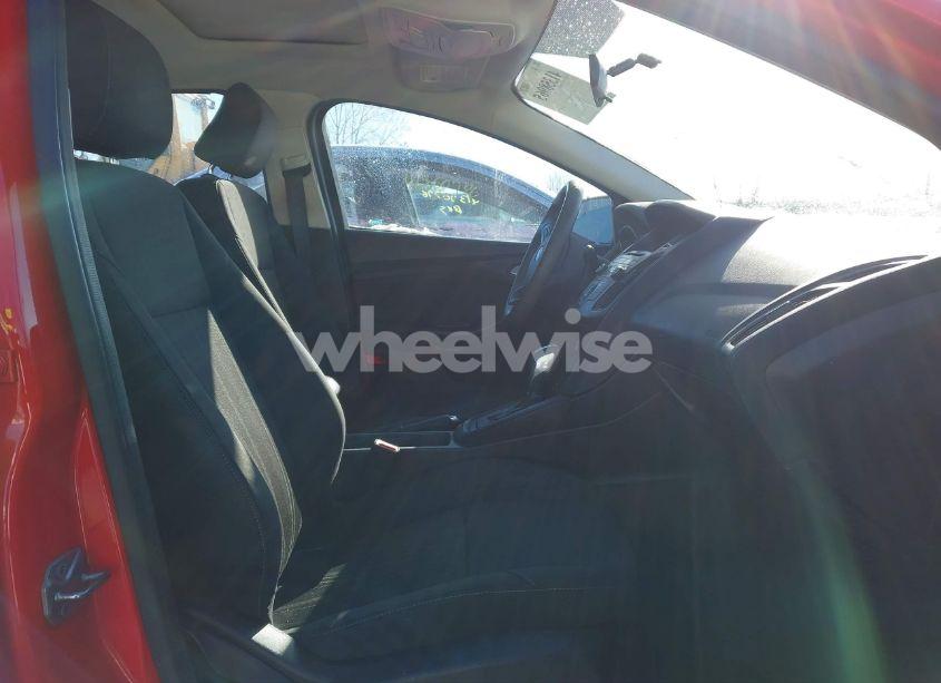 Photo 5 of 2016 Ford Focus SE (VIN 1FADP3K2XGL284751)