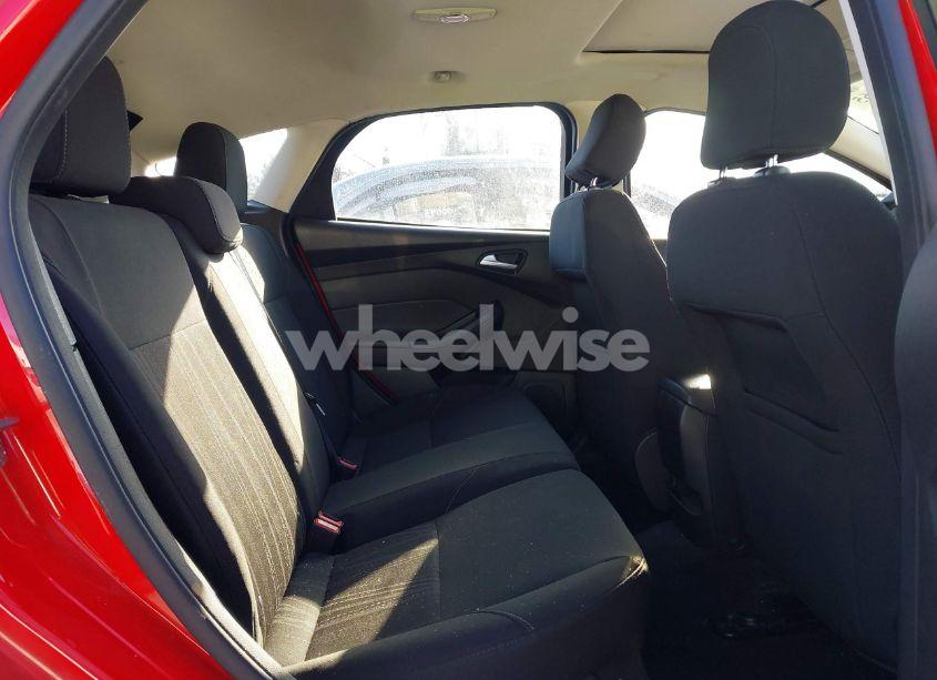 Photo 8 of 2016 Ford Focus SE (VIN 1FADP3K2XGL284751)