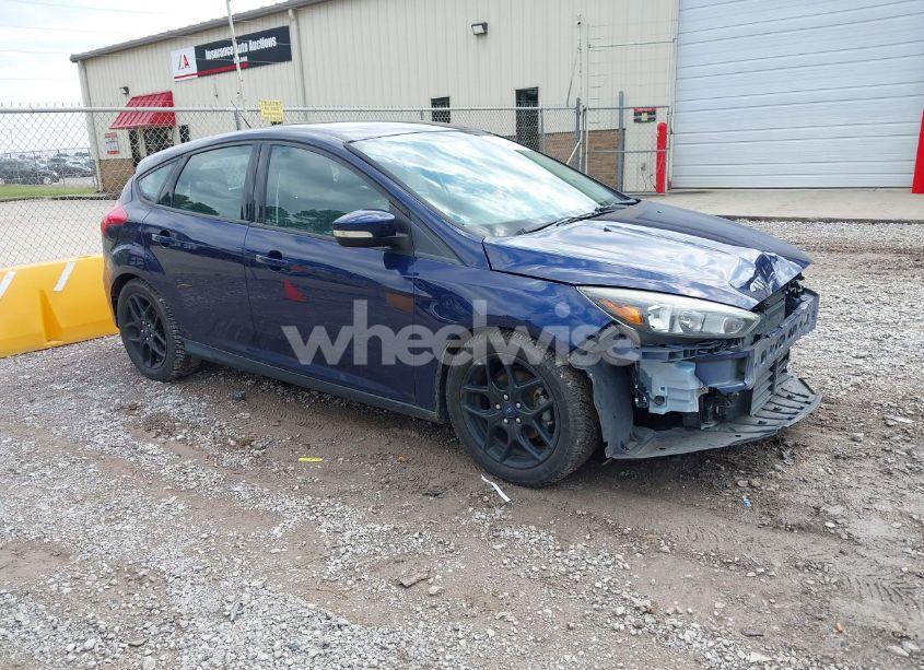 2016 Ford Focus SE (VIN 1FADP3K2XGL307302) main photo