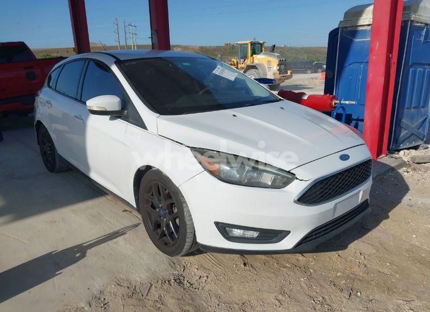 2016 Ford Focus SE (VIN 1FADP3K2XGL307378) main photo