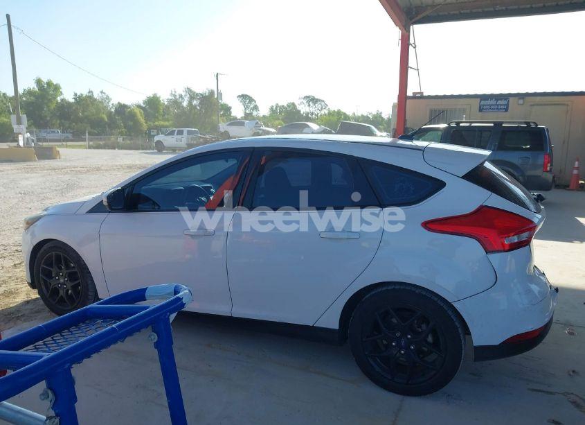 Photo 14 of 2016 Ford Focus SE (VIN 1FADP3K2XGL307378)