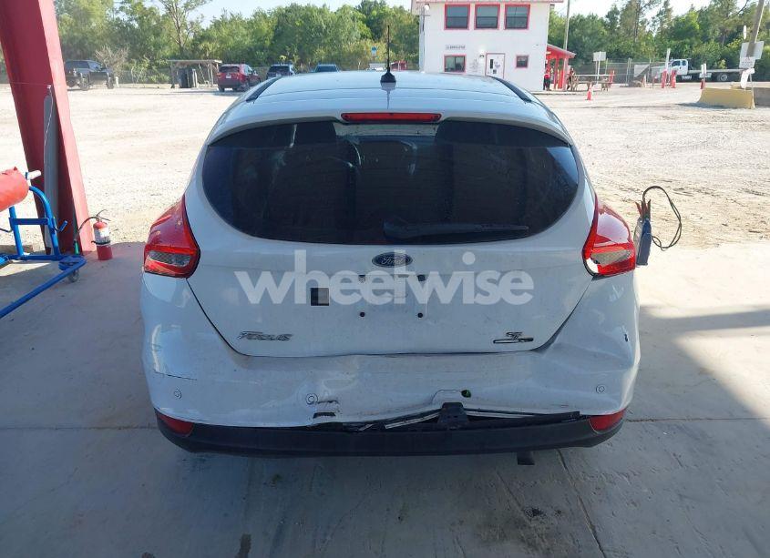 Photo 16 of 2016 Ford Focus SE (VIN 1FADP3K2XGL307378)