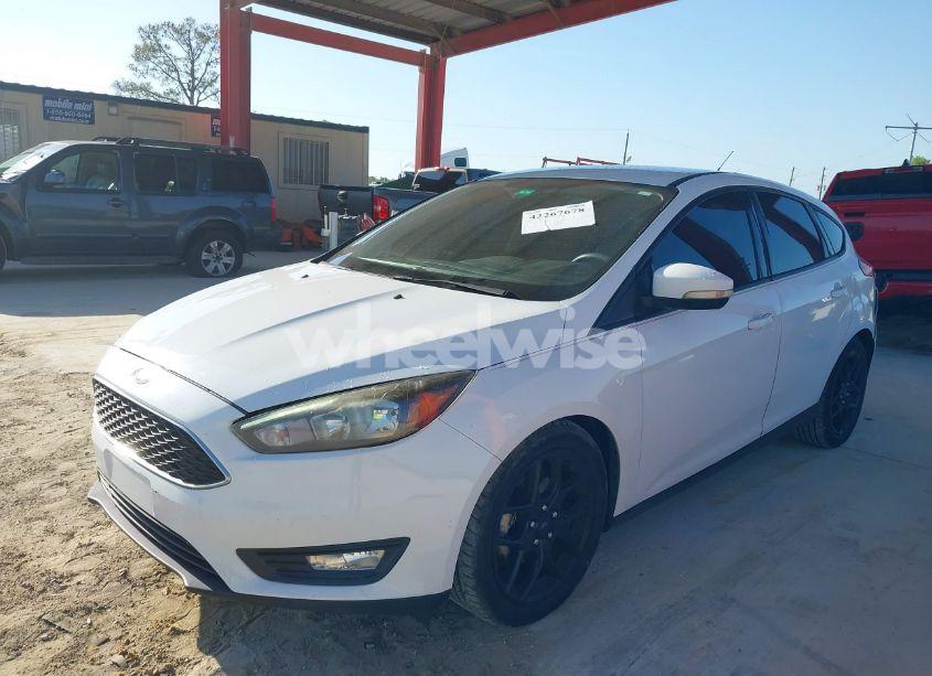 Photo 2 of 2016 Ford Focus SE (VIN 1FADP3K2XGL307378)