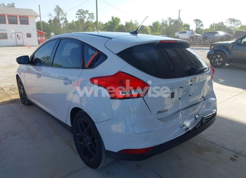 Photo 3 of 2016 Ford Focus SE (VIN 1FADP3K2XGL307378)