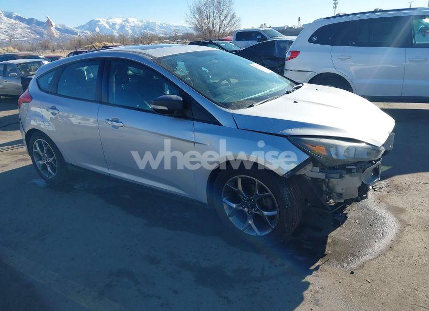 2016 Ford Focus SE (VIN 1FADP3K2XGL340686) main photo
