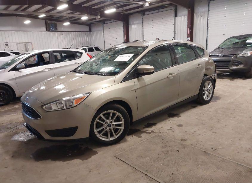 Photo 2 of 2016 Ford Focus SE (VIN 1FADP3K2XGL352238)