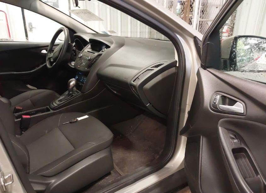 Photo 5 of 2016 Ford Focus SE (VIN 1FADP3K2XGL352238)