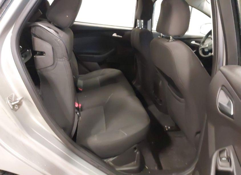 Photo 8 of 2016 Ford Focus SE (VIN 1FADP3K2XGL352238)