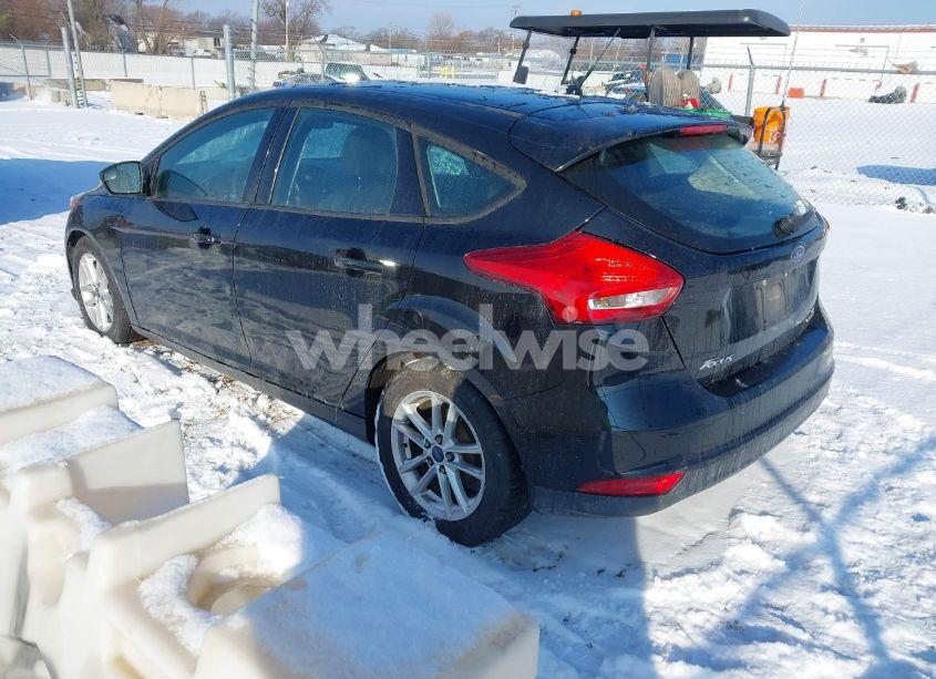 Photo 3 of 2016 Ford Focus SE (VIN 1FADP3K2XGL372473)