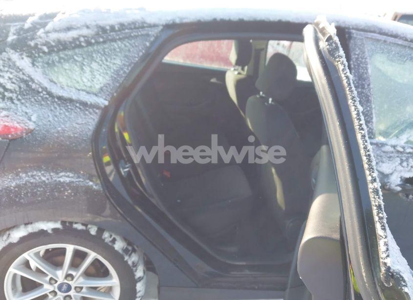 Photo 8 of 2016 Ford Focus SE (VIN 1FADP3K2XGL372473)