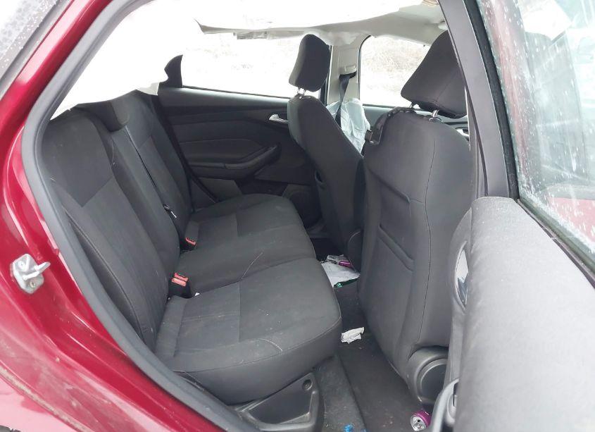 Photo 8 of 2016 Ford Focus SE (VIN 1FADP3K2XGL377883)