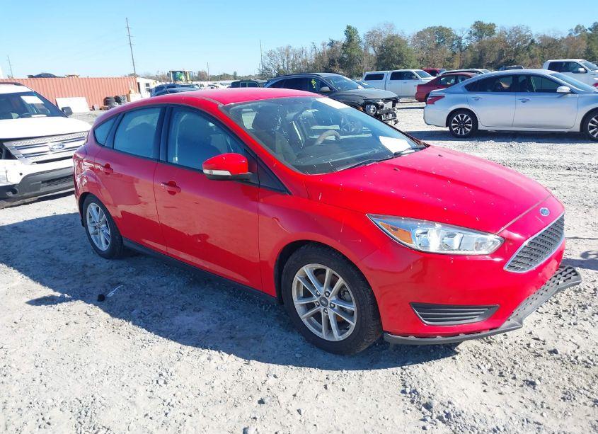 2016 Ford Focus SE (VIN 1FADP3K2XGL387037) main photo