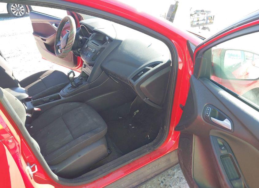 Photo 5 of 2016 Ford Focus SE (VIN 1FADP3K2XGL387037)
