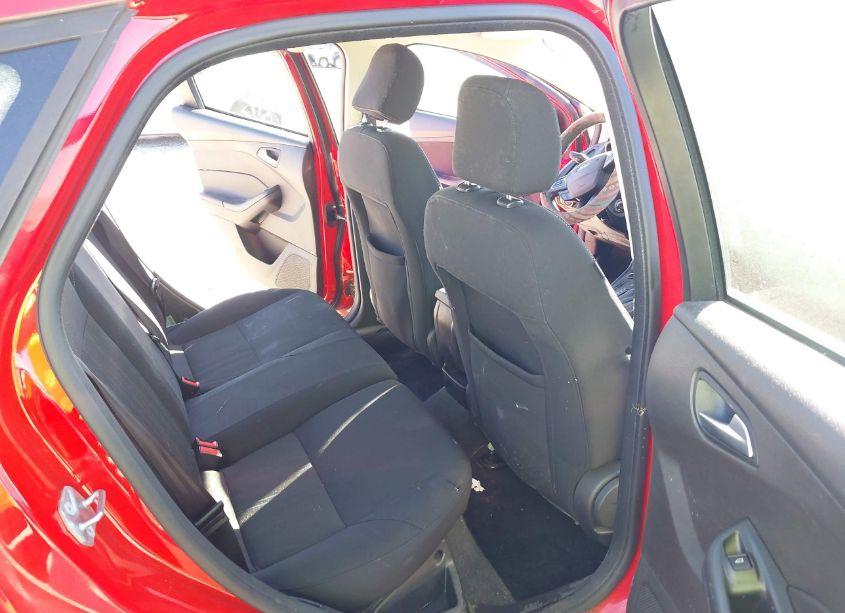 Photo 8 of 2016 Ford Focus SE (VIN 1FADP3K2XGL387037)