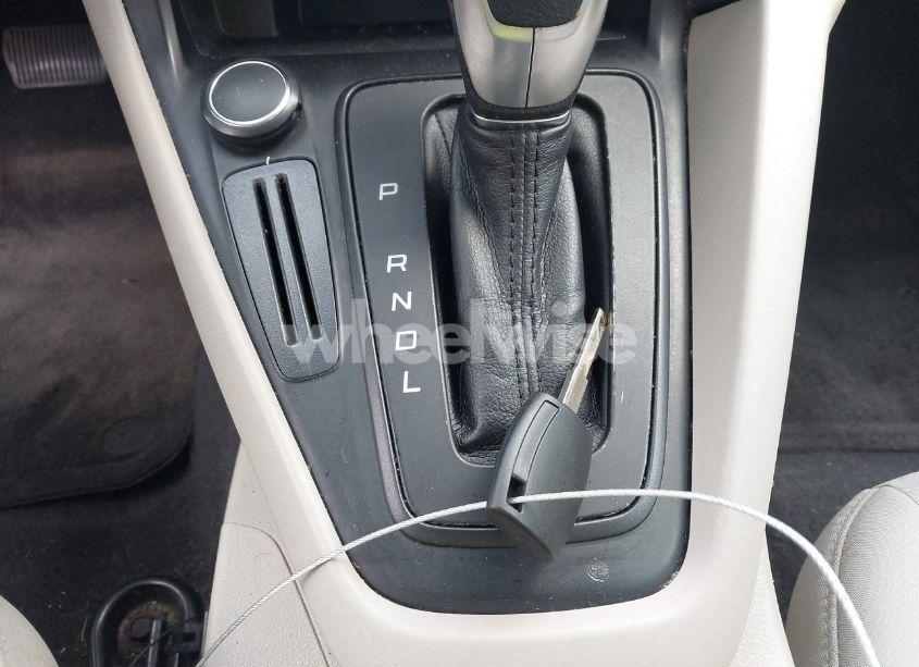 Photo 11 of 2017 Ford Focus SE (VIN 1FADP3K2XHL225183)