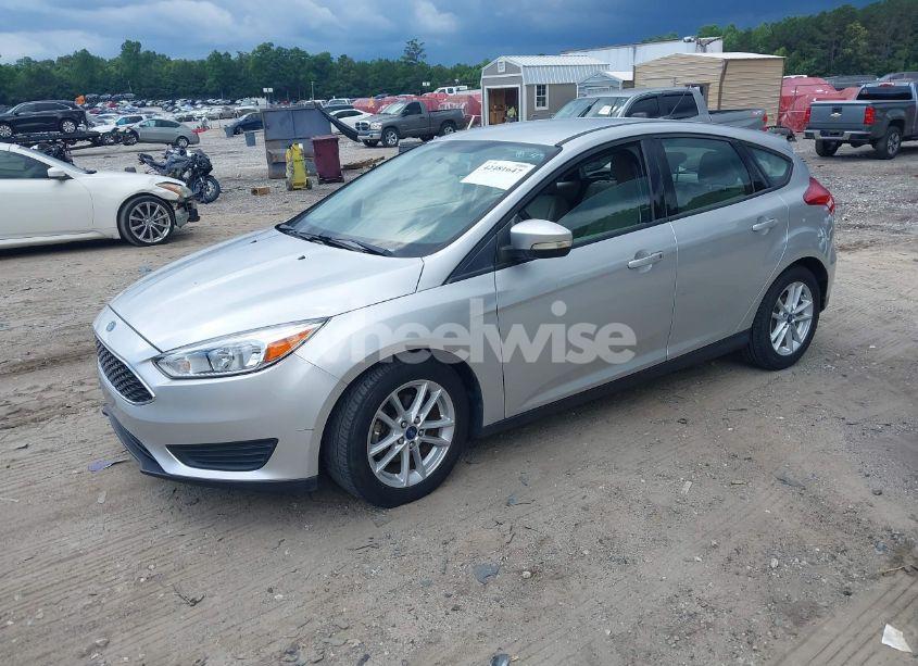 Photo 2 of 2017 Ford Focus SE (VIN 1FADP3K2XHL225183)