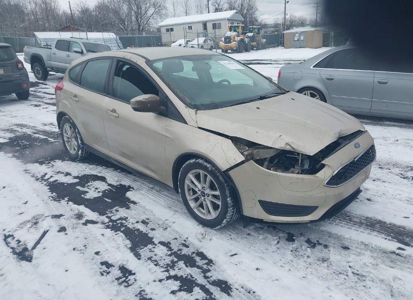 2017 Ford Focus SE (VIN 1FADP3K2XHL227256) main photo