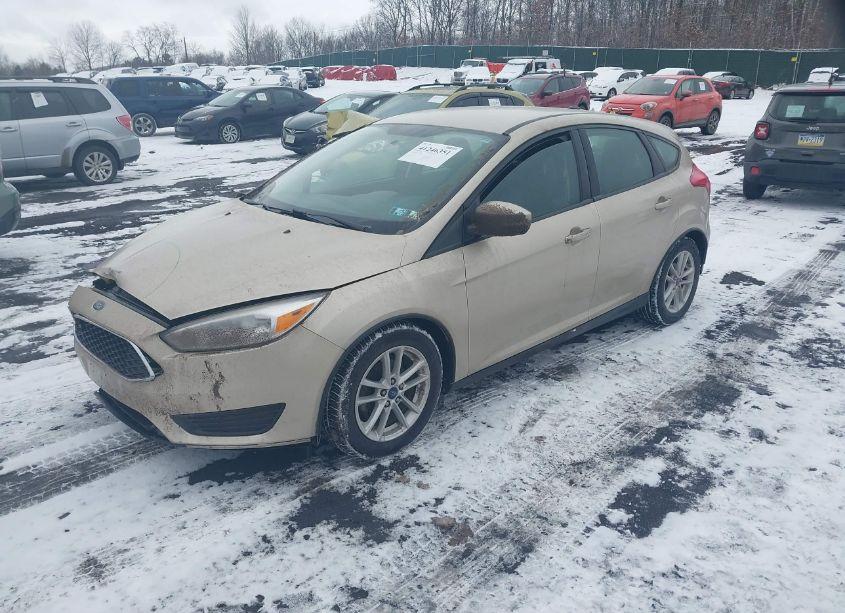 Photo 2 of 2017 Ford Focus SE (VIN 1FADP3K2XHL227256)