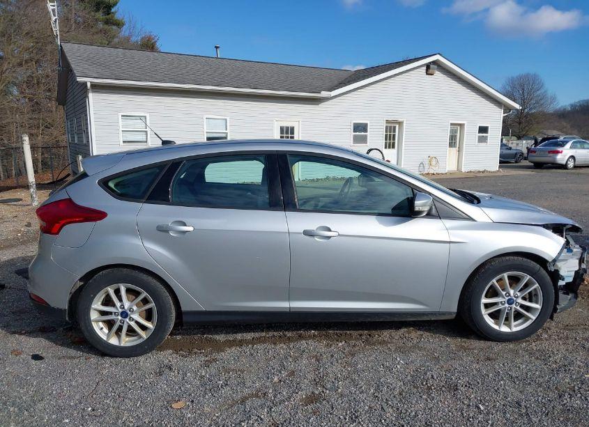 Photo 14 of 2017 Ford Focus SE (VIN 1FADP3K2XHL229007)