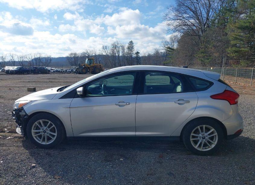 Photo 15 of 2017 Ford Focus SE (VIN 1FADP3K2XHL229007)