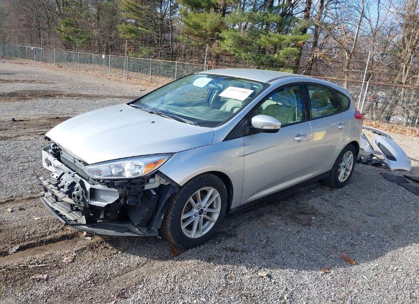 Photo 2 of 2017 Ford Focus SE (VIN 1FADP3K2XHL229007)
