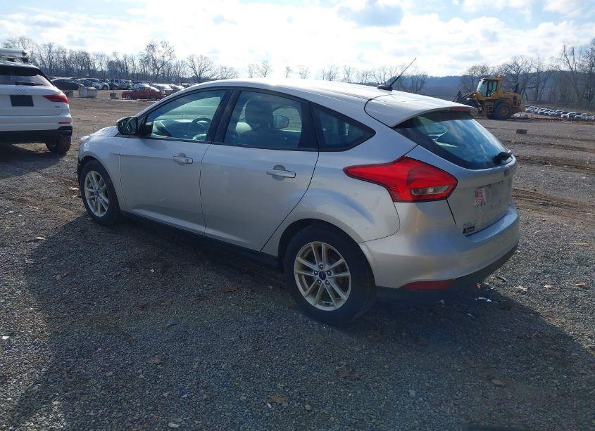 Photo 3 of 2017 Ford Focus SE (VIN 1FADP3K2XHL229007)