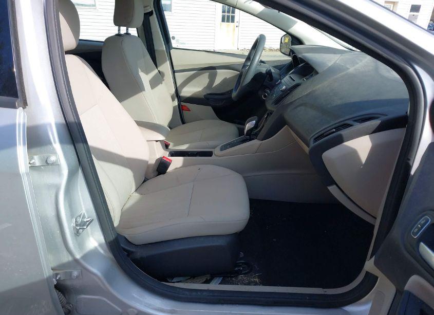 Photo 5 of 2017 Ford Focus SE (VIN 1FADP3K2XHL229007)