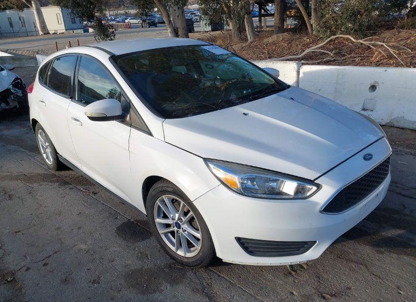 2017 Ford Focus SE (VIN 1FADP3K2XHL231517) main photo