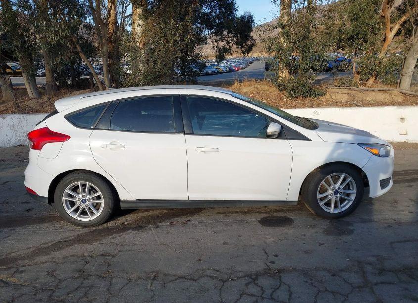 Photo 13 of 2017 Ford Focus SE (VIN 1FADP3K2XHL231517)