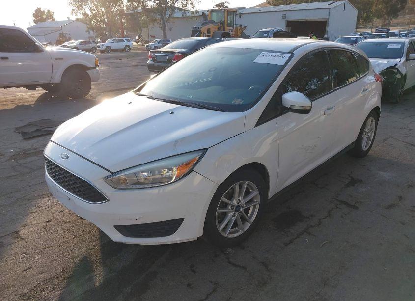 Photo 2 of 2017 Ford Focus SE (VIN 1FADP3K2XHL231517)