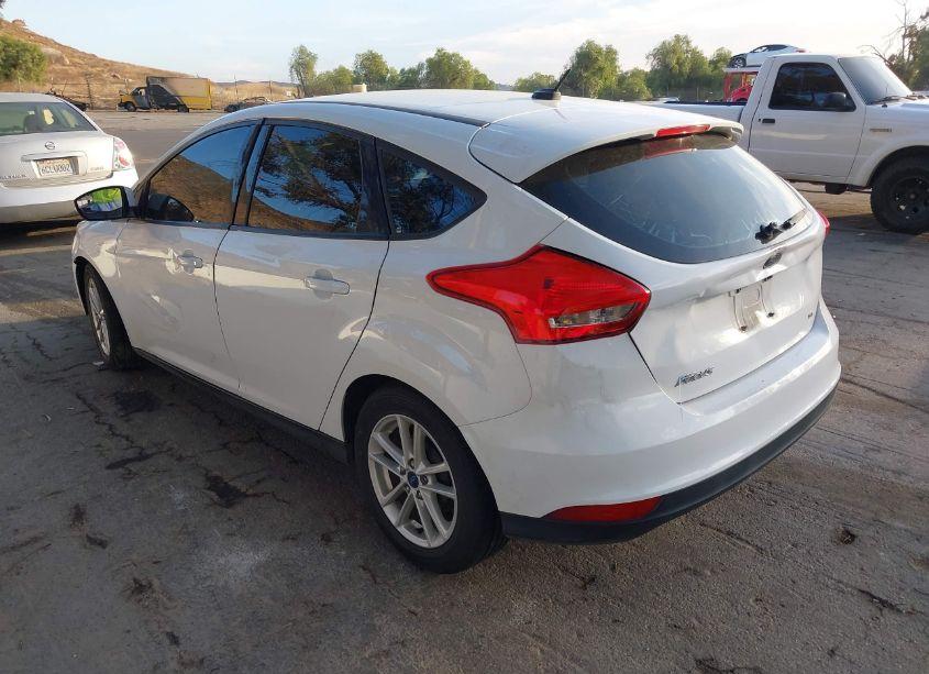 Photo 3 of 2017 Ford Focus SE (VIN 1FADP3K2XHL231517)