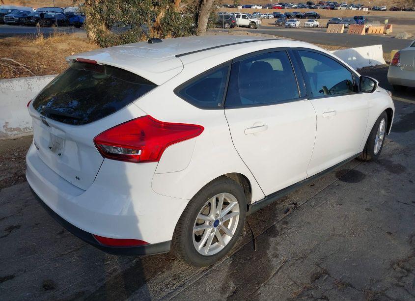 Photo 4 of 2017 Ford Focus SE (VIN 1FADP3K2XHL231517)
