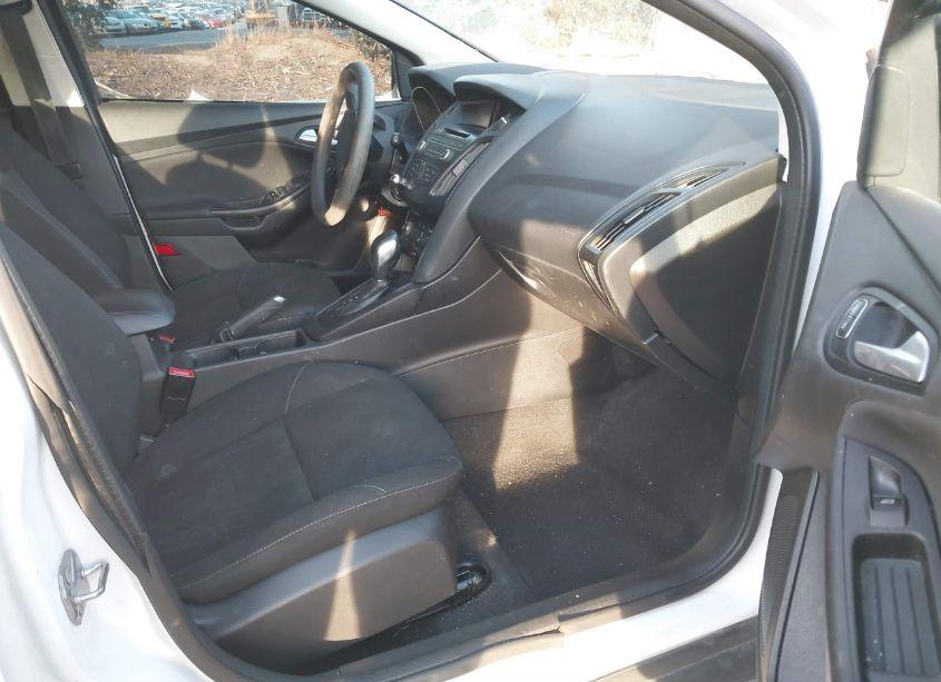 Photo 5 of 2017 Ford Focus SE (VIN 1FADP3K2XHL231517)