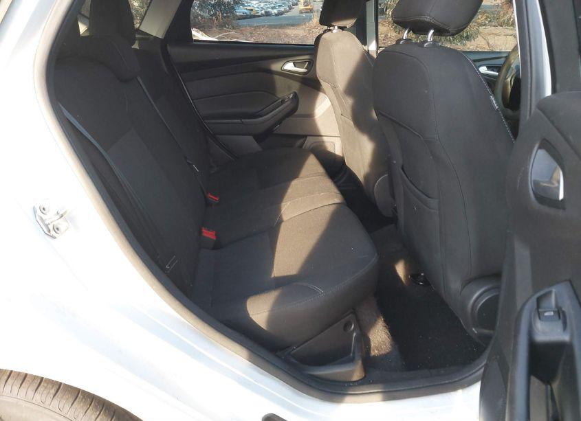 Photo 8 of 2017 Ford Focus SE (VIN 1FADP3K2XHL231517)