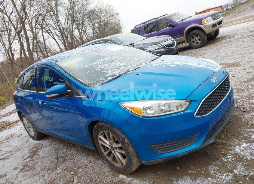 2017 Ford Focus SE (VIN 1FADP3K2XHL240475) main photo